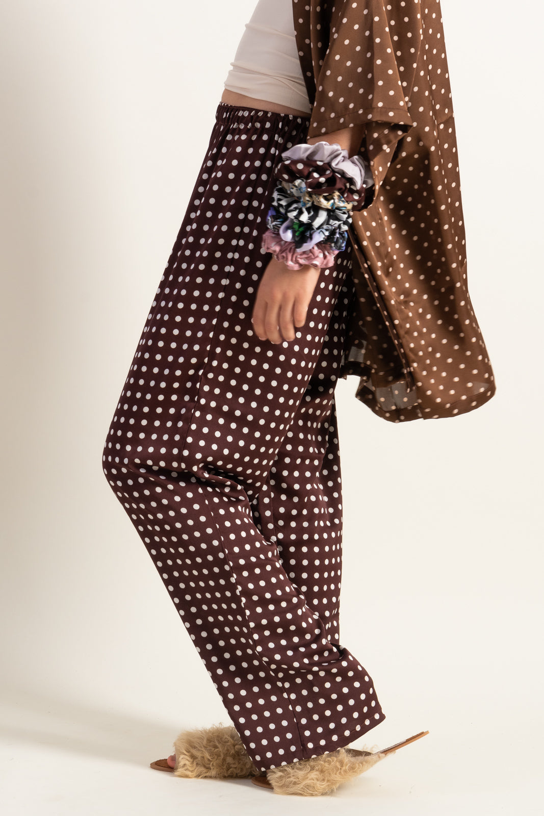 Pantalon chocolate y lunares