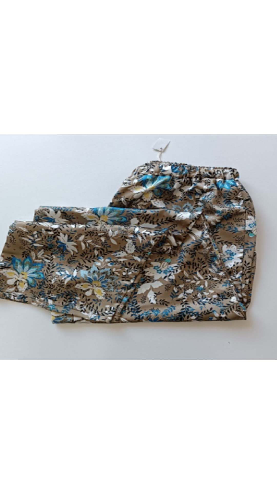 PANTALÓN GRIS PLATA Y FLORES