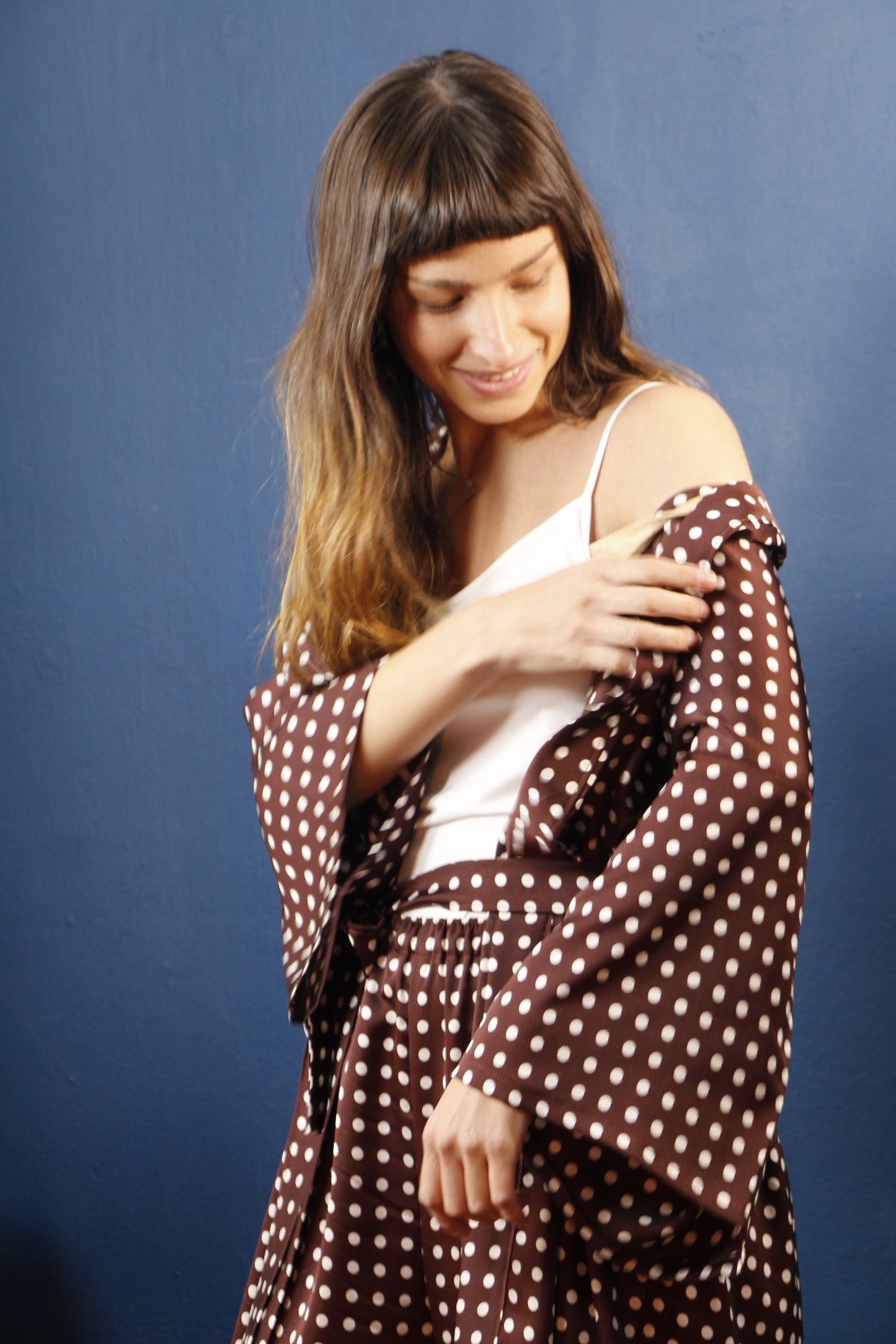 Kimono Chocolate y lunares crema