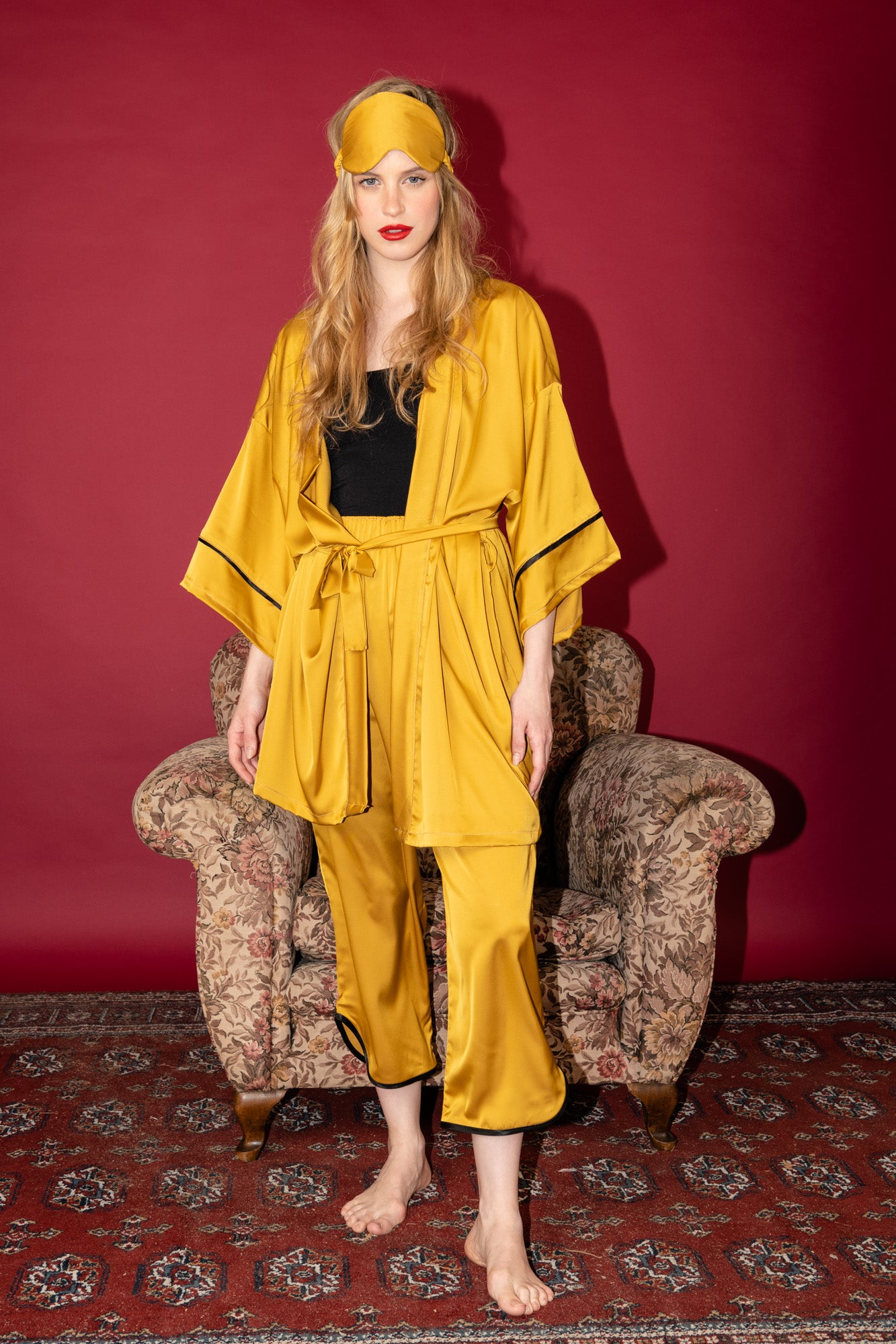 Kimono mostaza con detalles en negro