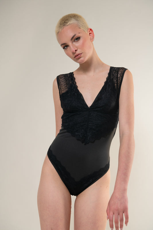Body lycra + encaje elastizado .            Talles del S al Plus Large .(XL)